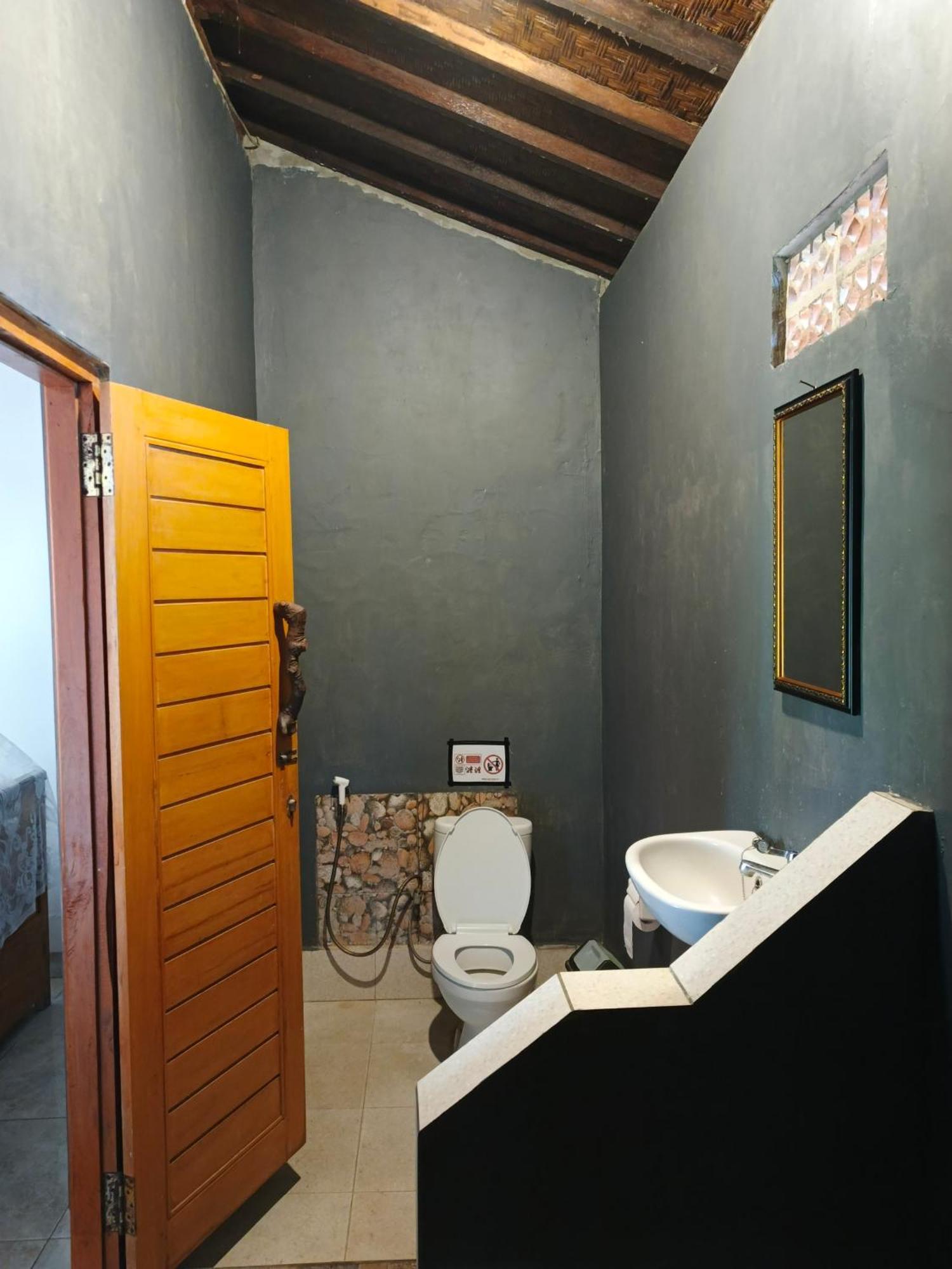 Friend House Stay & Surf Airsatang Екстер'єр фото