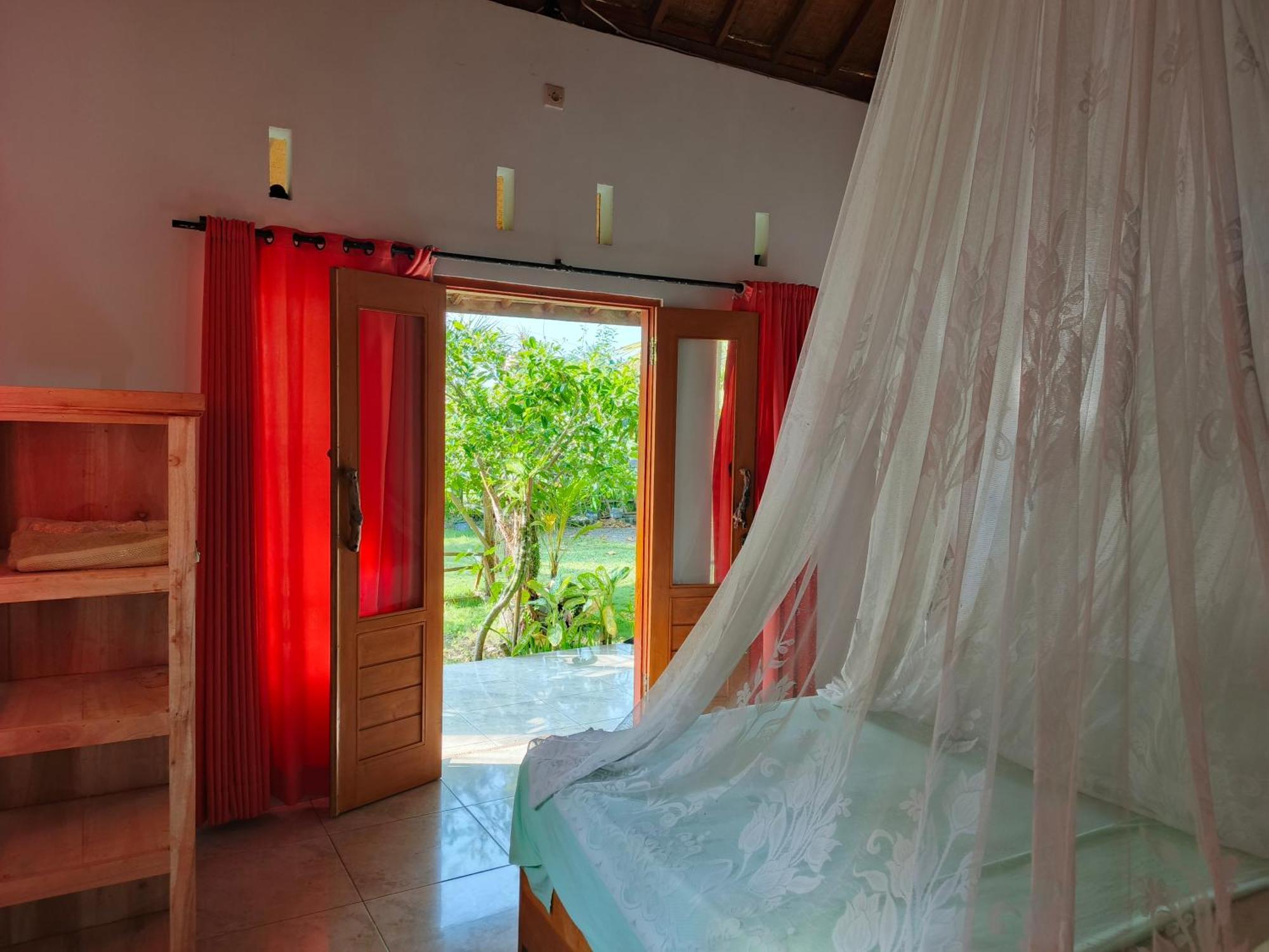 Friend House Stay & Surf Airsatang Екстер'єр фото